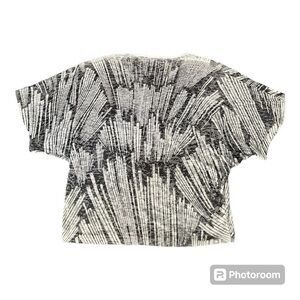 EUC rhinestone embellished dolmen sleeve gray and white top size small